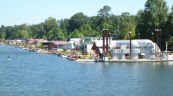 Floating homes along the Willamette River in Portland, OR